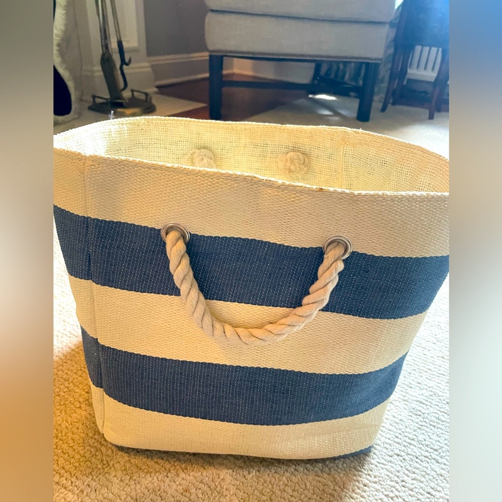 Land of nod / soft storage cube 11x11x11 striped blue and white